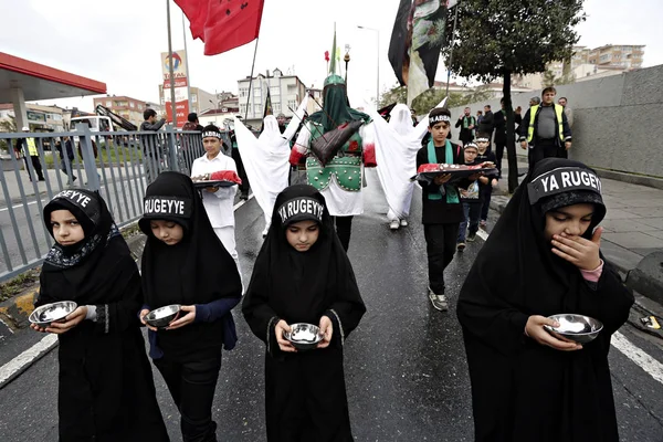 Турецкие Шииты Выкрикивают Исламские Лозунги Время Шествия Ашуры Стамбуле Турция — стоковое фото