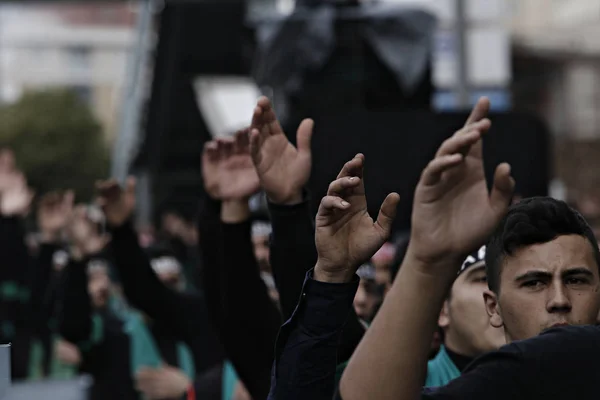 Sciiti Turchi Gridano Slogan Islamici Mentre Piangono Durante Una Processione — Foto Stock