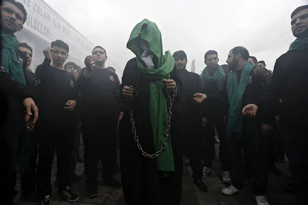 Sciiti Turchi Urlano Slogan Islamici Mentre Piangono Durante Una Processione — Foto Stock