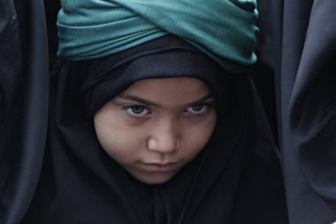 Türk Şiitler, Istanbul 'da bir Ashura atsiyonu sırasında yas tuttuğu için Islam sloganları atan insanlar, 23 Ekim 2015, Türkiye