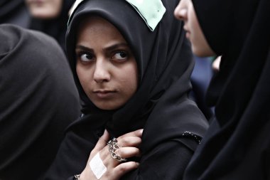 Türk Şiitler, Istanbul 'da bir Ashura atsiyonu sırasında yas tuttuğu için Islam sloganları atan insanlar, 23 Ekim 2015, Türkiye