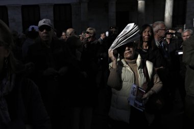 Emekliler bir gösteride yer alır, Atina 'da emeklilik kesintileri ve yeni hükümet önlemlerini protesto etmek için, 26 Kasım 'da Yunanistan, 2015