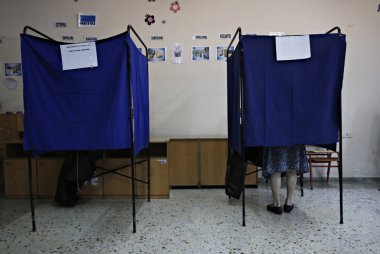 Atina 'da Yunan referandum sırasında bir oy İstasyonu, 5 Temmuz 'da Yunanistan, 2015