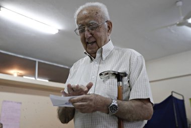 Atina 'da Yunan referandum sırasında bir oy İstasyonu, 5 Temmuz 'da Yunanistan, 2015