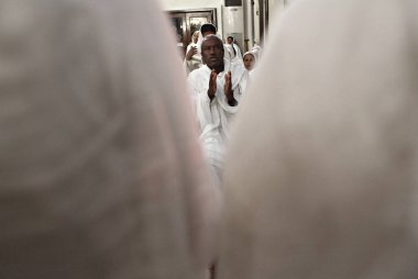 Hıristiyan Etiyopyalılar Atina 'da Ortodoks Noel arifesinde bir gece yarısı kitle yer almak, Ocak ayında Yunanistan 6, 2015. 