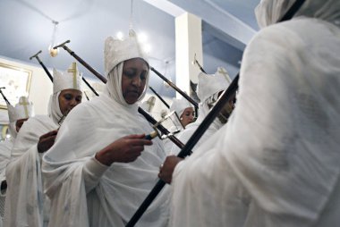 Hıristiyan Etiyopyalılar Atina 'da Ortodoks Noel arifesinde bir gece yarısı kitle yer almak, Ocak ayında Yunanistan 6, 2015. 