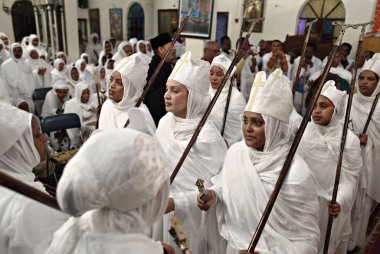 Hıristiyan Etiyopyalılar Atina 'da Ortodoks Noel arifesinde bir gece yarısı kitle yer almak, Ocak ayında Yunanistan 6, 2015. 