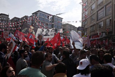 Türkiye 'nin ana muhalefetteki Cumhuriyetçi Halk Partisi (CHP) lideri Kemal Kılıçdaroğlu, 6 Haziran 2015 tarihinde Istanbul 'da yapılan bir seçim mitingi sırasında konuşuyor
