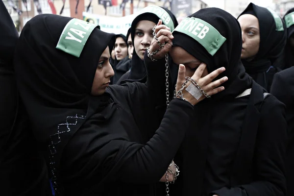 Turkiska Shiiter Människor Ropar Islamiska Slagord Som Sörjer Ashura Procession — Stockfoto