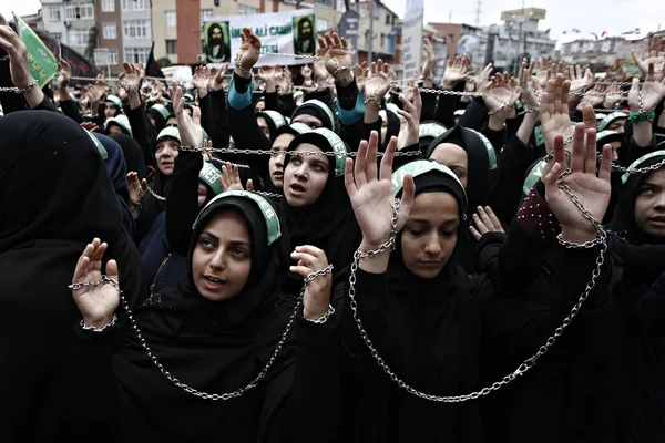 Turkiska Shiiter Människor Ropar Islamiska Slagord Som Sörjer Ashura Procession — Stockfoto