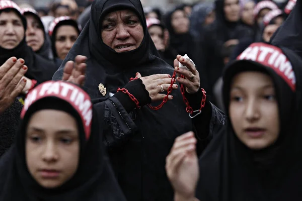 Turkse Sjiieten Schreeuwen Islamitische Slogans Als Treuren Tijdens Een Ashura — Stockfoto