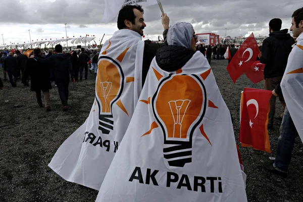 Zastánci Vládnoucí Acké Strany Vlny Turecké Stranické Vlajky Naslouchají Premiérovi — Stock fotografie
