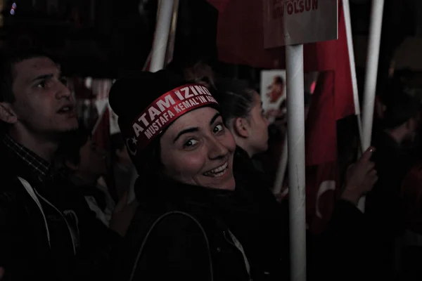 2015년 10월 29일 이스탄불에서 공화국의 92주년을 기념하는 행진에서 터키의 창립자무스타파 — 스톡 사진