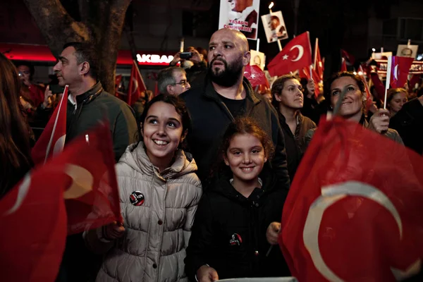 Menschen Halten Fackeln Und Plakate Von Mustafa Kemal Atatürk Gründer — Stockfoto