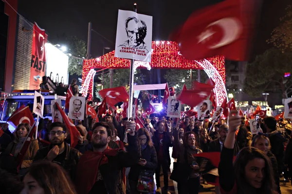 Pessoas Seguram Tochas Cartazes Mustafa Kemal Ataturk Fundador Turquia Moderna — Fotografia de Stock