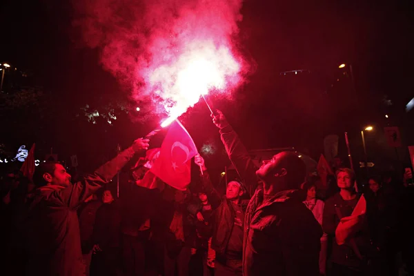 Persone Tengono Torce Manifesti Mustafa Kemal Ataturk Fondatore Della Turchia — Foto Stock