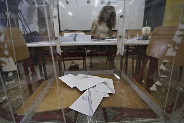 Uma Estação Votação Durante Referendo Grego Atenas Grécia Julho 2015 — Fotografia de Stock