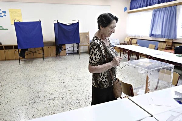 Een Stembureau Tijdens Het Griekse Referendum Athene Griekenland Juli 2015 — Stockfoto