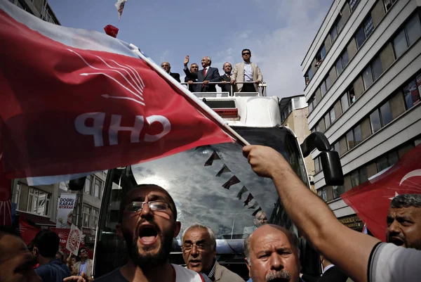 2015년 이스탄불에서 집회에서 터키의 야당인 공화당 Chp 지도자 킬리다로글루가 연설하고 — 스톡 사진