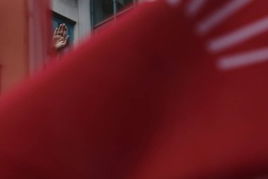 Türkiye 'nin ana muhalefetteki Cumhuriyetçi Halk Partisi (CHP) lideri Kemal Kılıçdaroğlu, 6 Haziran 2015 tarihinde Istanbul 'da yapılan bir seçim mitingi sırasında konuşuyor