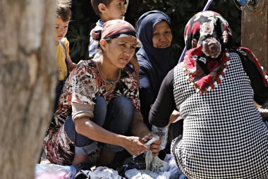 Bazı 1500 göçmenlerin ve mültecilerin Atina 'da, Yunanistan 'da yer alan bir kampta yaşayan Pedion tou Areos parkında mülteci ve göçmenlerin bulunduğu bir kampta 21 Temmuz 2015