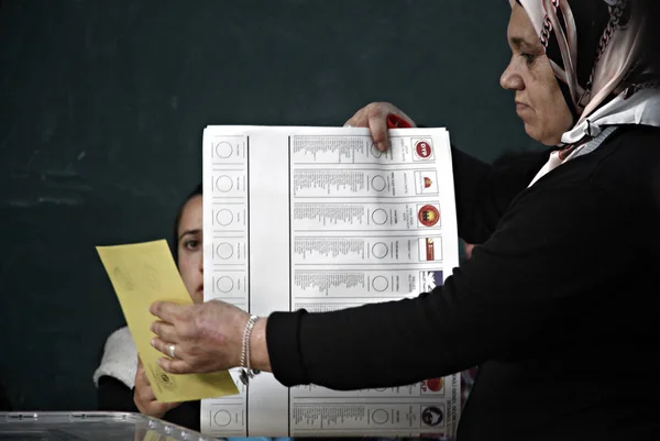 Medledaren För Turkiets Pro Kurdiska Folks Demokratiska Parti Selahattin Demirtas — Stockfoto