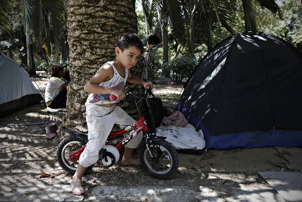 Flüchtlinge Und Migranten Einem Provisorischen Lager Pedion Tou Areos Park — Stockfoto