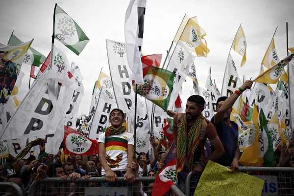 Partidarios Del Partido Democrático Popular Hdp Prokurdo Ondean Banderas Mientras —  Fotos de Stock