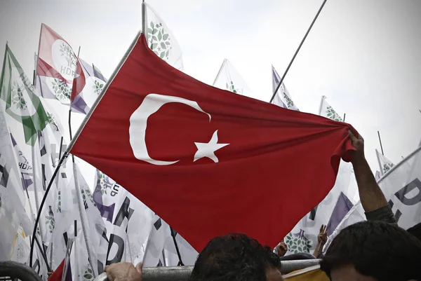2015년 30일 이스탄불에서 집회에 참석한 친쿠르드 인민민주당 Hdp 웨이브 지지자들 — 스톡 사진