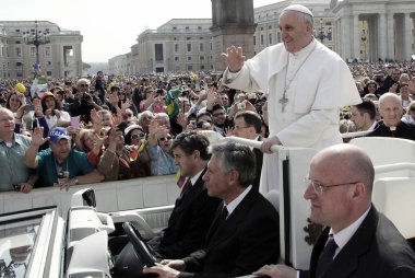  Papa Francis St PE haftalık genel kitleye sonra bırakır