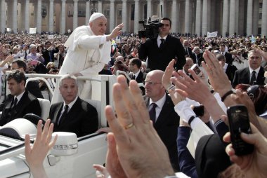  Papa Francis St PE haftalık genel kitleye sonra bırakır