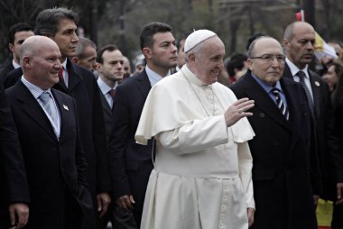 Istanbul 'da Ayasofya Müzesi 'Ne girmeden önce Papa Francis dalgaları, Türkiye 29 Kasım 2014. 