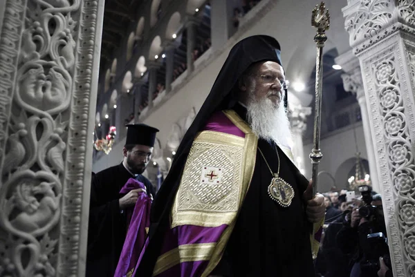 2013년 10월 22일 그리스 테살로니키의 데메트리우스 교회에서 에큐메니칼 총대주교 바르톨로뮤가 — 스톡 사진