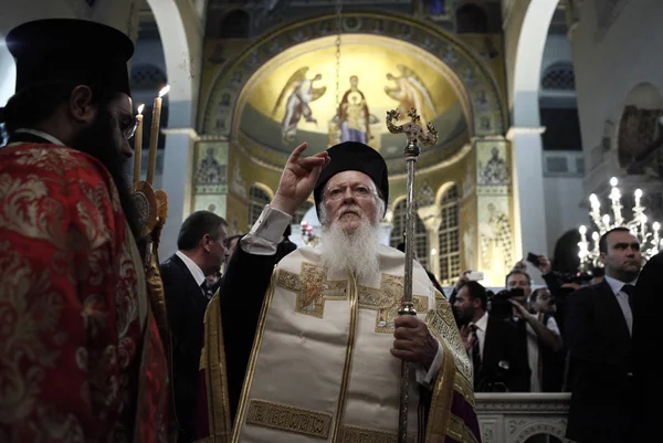 2013년 10월 22일 그리스 테살로니키의 데메트리우스 교회에서 에큐메니칼 총대주교 바르톨로뮤가 — 스톡 사진