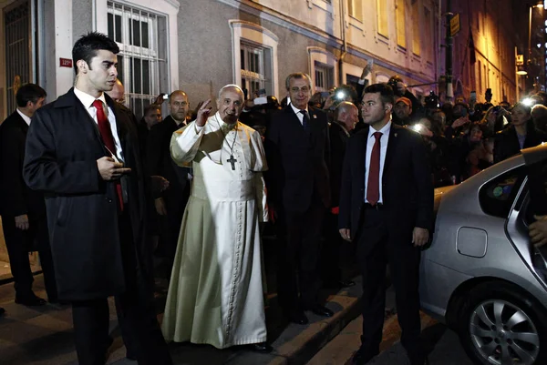 Pope Francis Second Left Waves Crowd Leaves Holy Spirit Cathedral — Stock Photo, Image