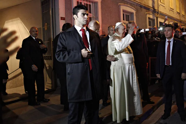 Pope Francis Second Left Waves Crowd Leaves Holy Spirit Cathedral — Stock Photo, Image