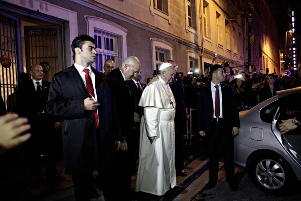 Pope Francis Second Left Waves Crowd Leaves Holy Spirit Cathedral — Stock Photo, Image