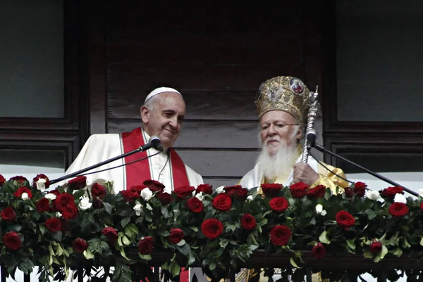 Pape François Gauche Patriarche Œcuménique Bartholomée Lève Main Salue Les — Photo