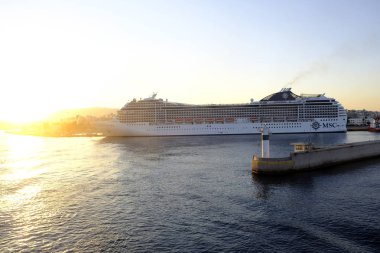15 Ağustos 'ta Yunanistan 'da Piraeus limanında büyük bir Cruise liner msc Seaside, 2018.