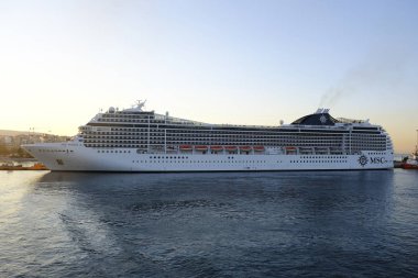 15 Ağustos 'ta Yunanistan 'da Piraeus limanında büyük bir Cruise liner msc Seaside, 2018.