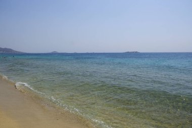 17 Ağustos 2018 tarihinde Yunanistan 'daki Naxos adasında plaka plajının görünümü