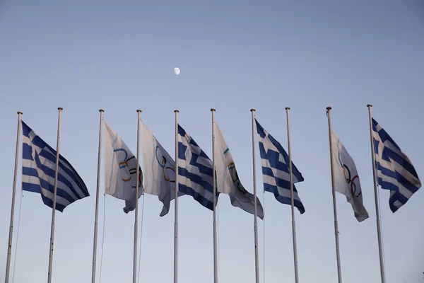 Drapeaux Grèce Drapeaux Des Jeux Olympiques Ondulent Extérieur Stade Panathénaïque — Photo