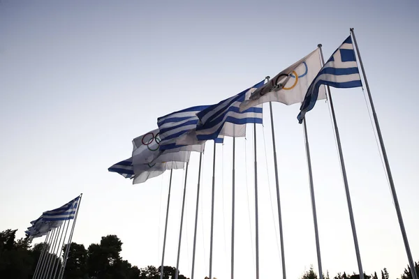 Drapeaux Grèce Drapeaux Des Jeux Olympiques Ondulent Extérieur Stade Panathénaïque — Photo