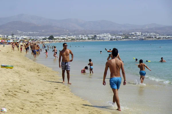 Människor Njuter Det Soliga Vädret När Simmar Havet Stranden Agios — Stockfoto