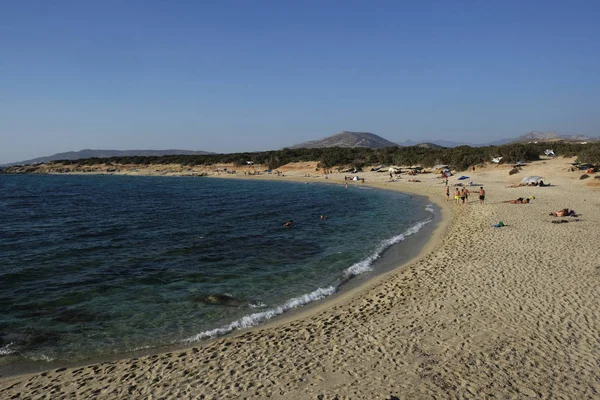 Personas Relajándose Playa Alyko Isla Naxos Grecia Agosto 2018 — Foto de Stock