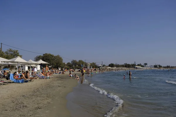 People Enjoy Sunny Weather Swim Sea Beach Agios Georgios Naxos — Stock Photo, Image