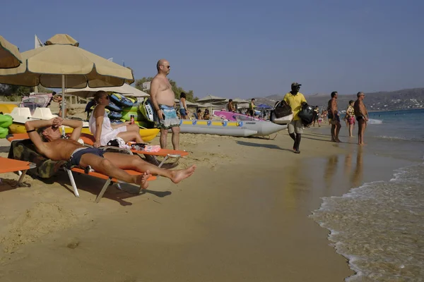 Street Vendor Sells Sun Glasses Beach Agios Prokopios Village Naxos — Stock Photo, Image