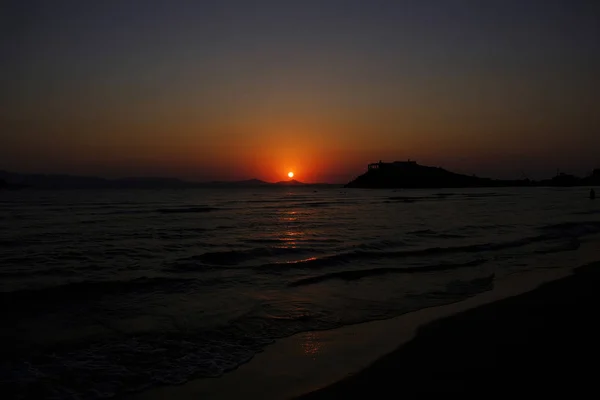 Zachód Słońca Plaży Plaka Wyspie Naxos Grecji Sierpnia 2018 — Zdjęcie stockowe