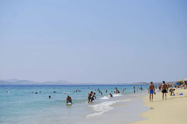 Gente Disfruta Del Clima Soleado Mientras Nadan Mar Playa Plaka — Foto de Stock