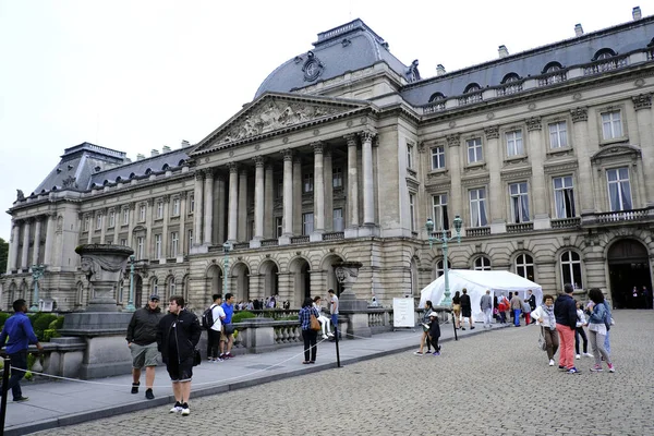 Los Visitantes Harán Recorrido Por Palacio Real Bruselas Bélgica Julio — Foto de Stock